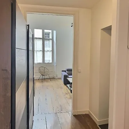 Wonderhost, Superbes Volumes Et Charme De L'ancien Apartman Pau